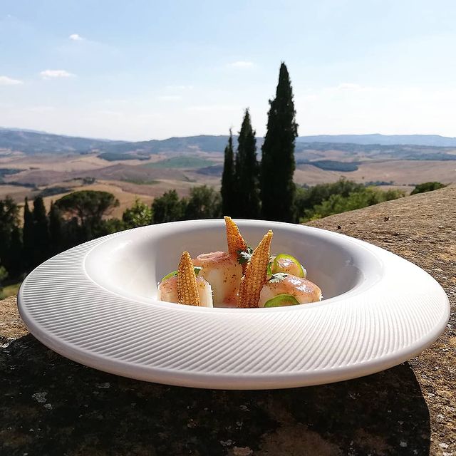 Ceviche di Baccalà, gel di pomodoro e lime, pannocchie arrosto, frigitelli, cipolla rossa e coriandolo