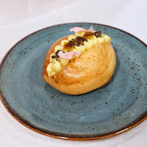 Viennese, crema alla Malvasia, capperi di Pantelleria canditi e caffè